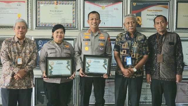 Polresta Sidoarjo Peroleh Dua Penghargaan Indikator Kinerja Pelaksanaan Anggaran Terbaik dari KPPN Sidoarjo